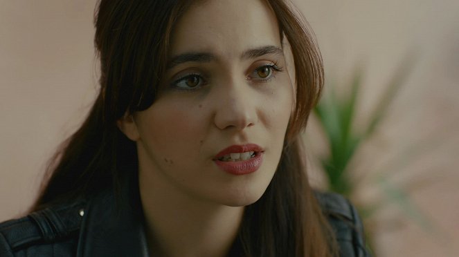 Cennet'in Gözyaşları - Episode 5 - De la película