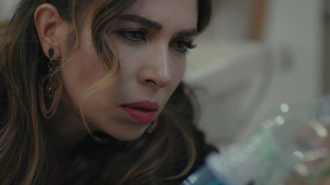 Cennet'in Gözyaşları - Episode 21 - De la película - Esra Ronabar