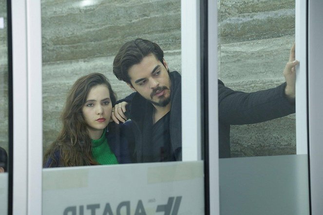 Cennet'in Gözyaşları - Episode 21 - Filmfotos - Almila Ada, Berk Atan