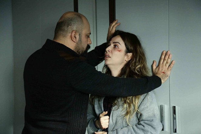 Cennet'in Gözyaşları - Episode 23 - De la película - Esra Ronabar