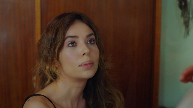 Cennet'in Gözyaşları - Episode 28 - De la película - Esra Ronabar