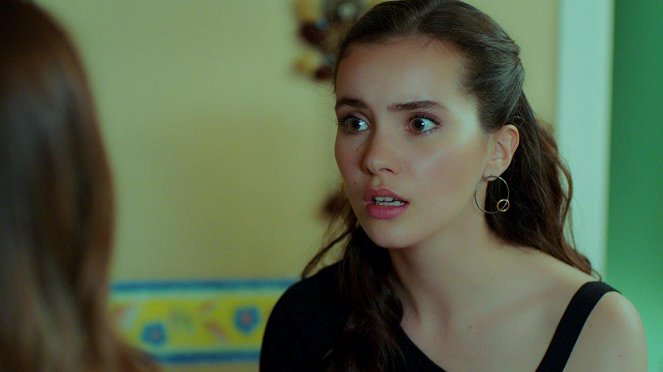 Cennet'in Gözyaşları - Episode 35 - De la película - Almila Ada