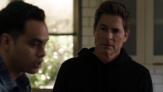 9-1-1: Lone Star - Double Trouble - Photos - Rob Lowe