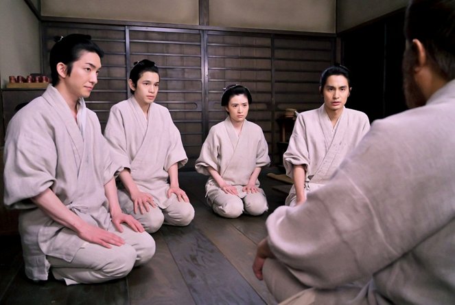 Akahige - Kazoku no kizuna - Kuvat elokuvasta - Gôki Maeda, Kosuke Suzuki, Rina Kanno, Aoi Nakamura