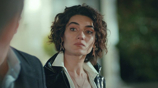 Bahtiyar Ölmez - Episode 4 - De la película - Hande Subaşı