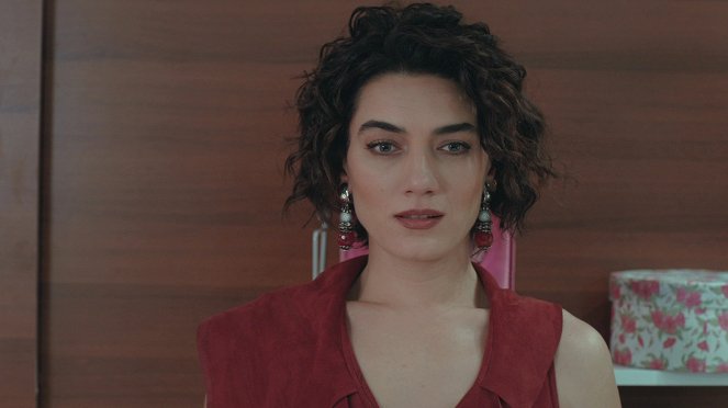 Bahtiyar Ölmez - Episode 5 - De la película - Hande Subaşı