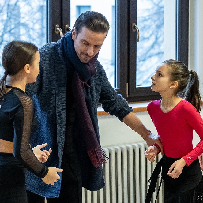 Jedna rodina - Tanečník - Photos - Tomáš Slavíček, Lotti Töpfer