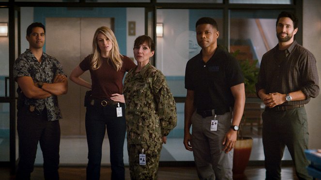 Agenci NCIS: Hawaje - Season 2 - Bread Crumbs - Z filmu - Alex Tarrant, Tori Anderson, Seana Kofoed, Sharif Atkins, Noah Mills