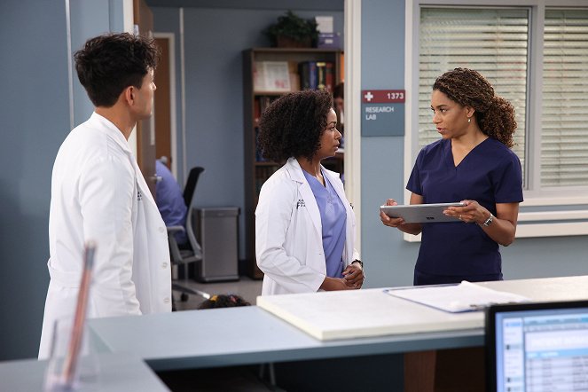 Grey's Anatomy - Season 19 - Shadow of Your Love - Van film - Alexis Floyd, Kelly McCreary