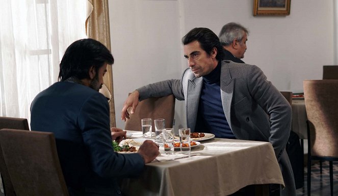 Bir Zamanlar Çukurova - Episode 16 - De la película - İbrahim Çelikkol