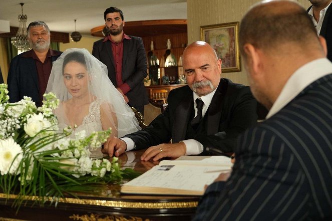 Bir Zamanlar Çukurova - Season 4 - Episode 30 - Z filmu - Altan Gördüm