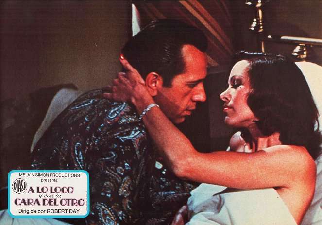 The Man with Bogart's Face - Vitrinfotók - Robert Sacchi, Michelle Phillips