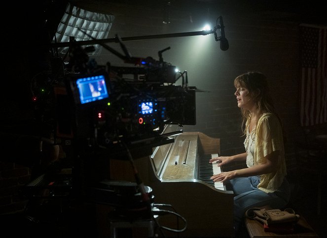 Daisy Jones & the Six - Track 1: Come and Get It - Tournage - Riley Keough