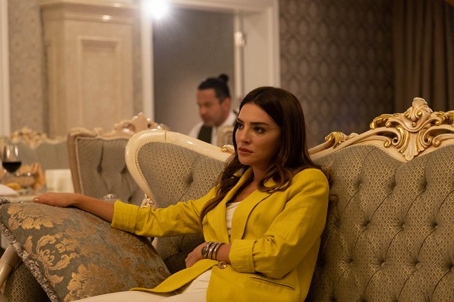 Gül Masalı - Episode 14 - Photos - Zehra Yılmaz