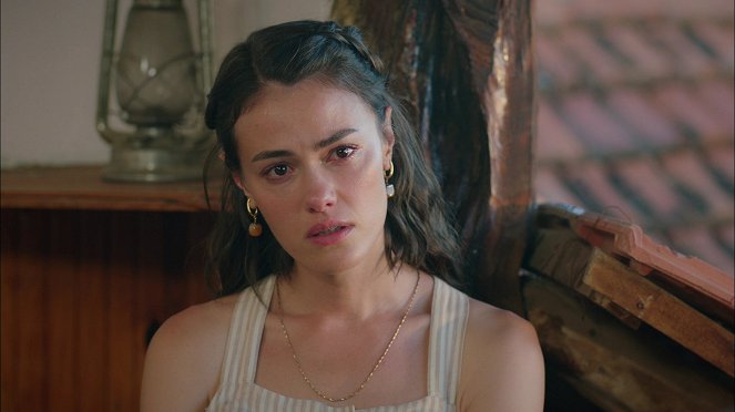 Gül Masalı - Episode 4 - Photos - Gülper Özdemir