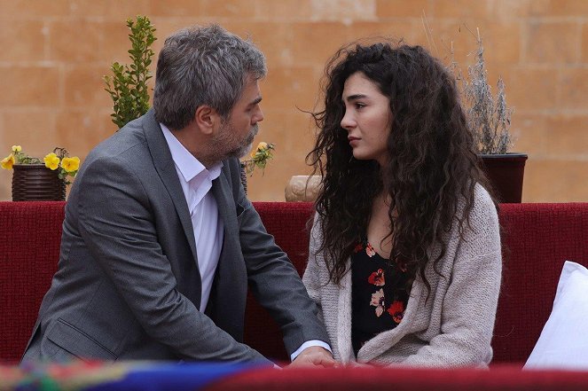 Hercai - Episode 7 - De la película - Ebru Şahin