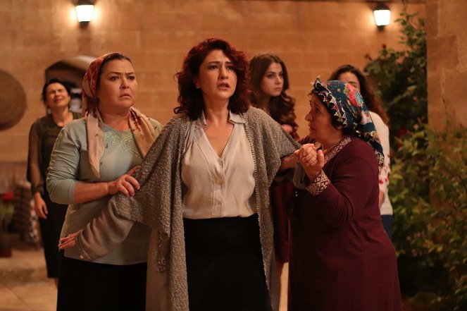 Hercai - Episode 11 - Photos