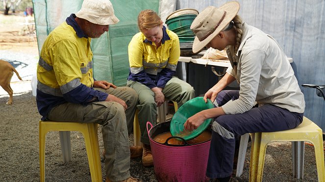 Aussie Gold Hunters: Mine SOS - Photos