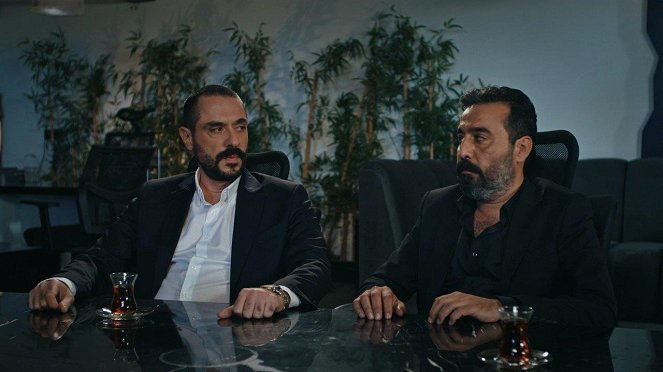 Eşkiya Dünyaya Hükümdar Olmaz - Episode 5 - De la película