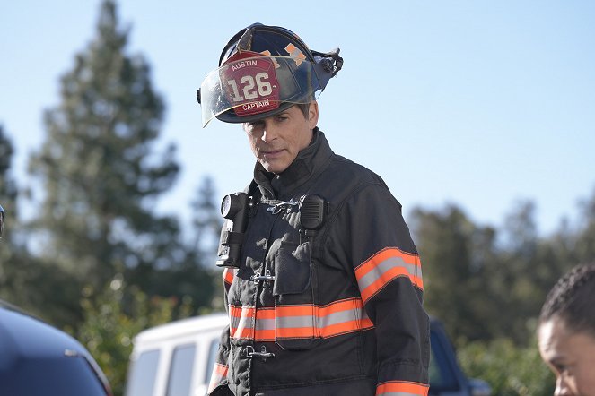 9-1-1: Lone Star - Open - Photos - Rob Lowe