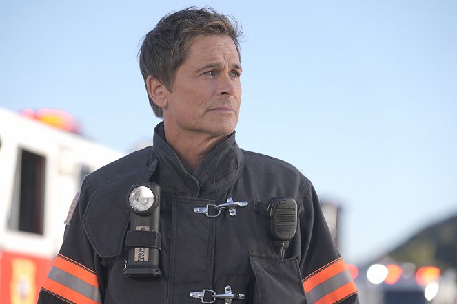 9-1-1: Lone Star - Open - Photos - Rob Lowe