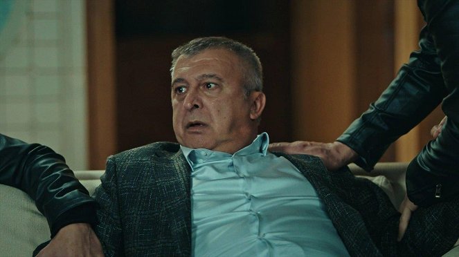 Eşkiya Dünyaya Hükümdar Olmaz - Episode 8 - De la película