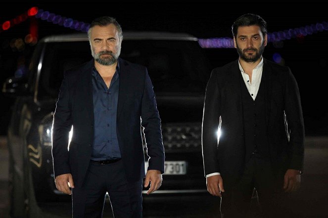 Eşkiya Dünyaya Hükümdar Olmaz - Episode 3 - De la película - Oktay Kaynarca, Ozan Akbaba