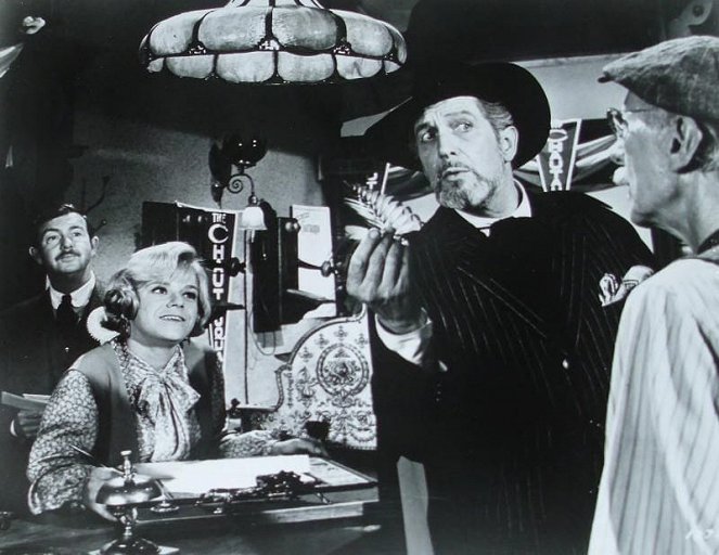The Trouble with Girls - Van film - Nicole Jaffe, Vincent Price