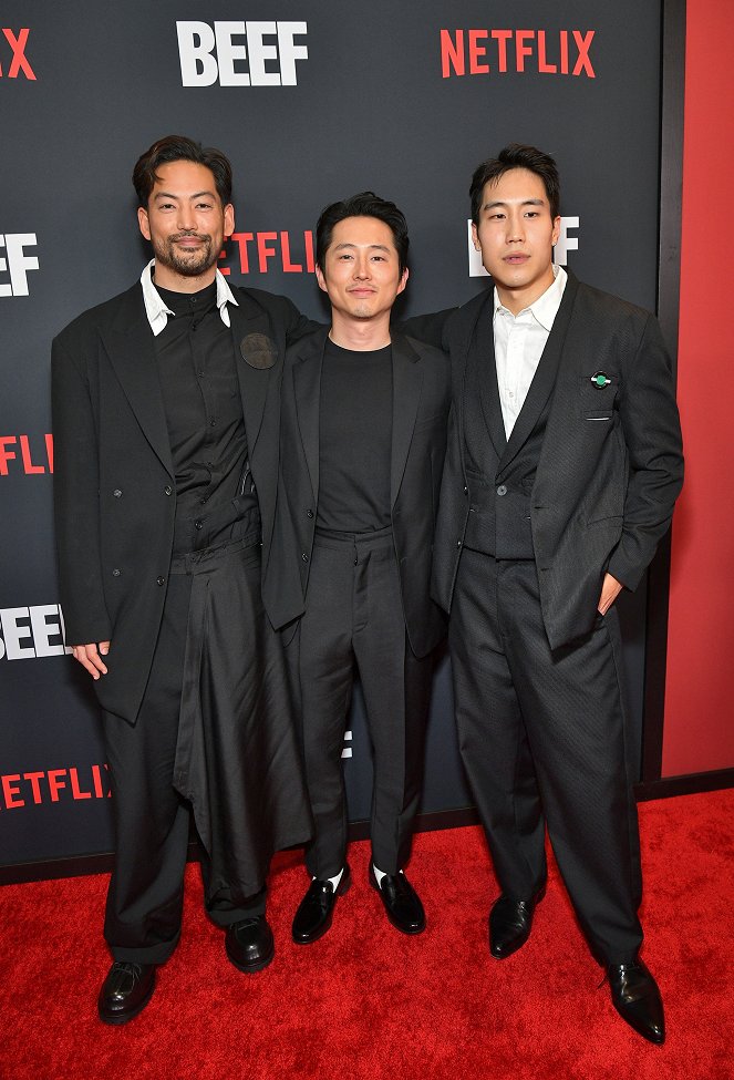 Ve při - Z akcí - Netflix's Los Angeles premiere of "BEEF" at Netflix Tudum Theater on March 30, 2023 in Los Angeles, California - Joseph Lee, Steven Yeun, Young Mazino