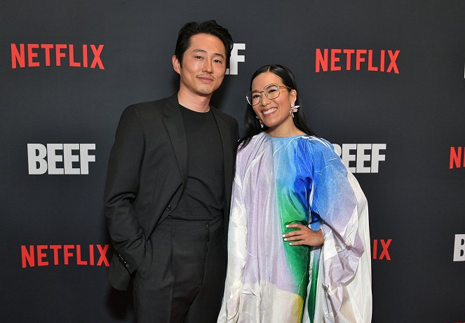 Ve při - Z akcí - Netflix's Los Angeles premiere of "BEEF" at Netflix Tudum Theater on March 30, 2023 in Los Angeles, California - Steven Yeun, Ali Wong