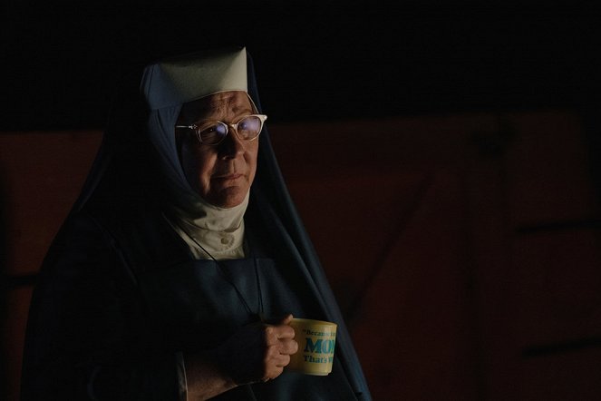 Mrs. Davis - Mother of Mercy: The Call of the Horse - De la película - Margo Martindale