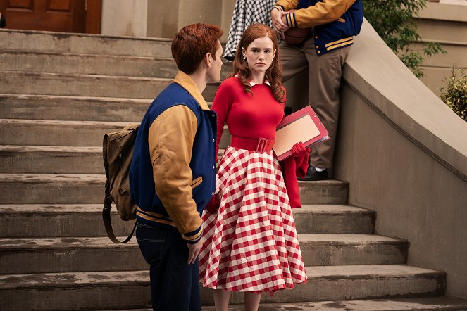 Riverdale - Chapter One Hundred Eighteen: Don't Worry Darling - Photos - Madelaine Petsch