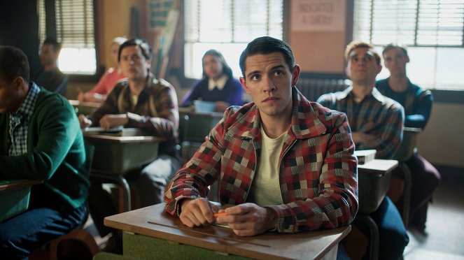 Riverdale - Chapter One Hundred Eighteen: Don't Worry Darling - Photos - Casey Cott