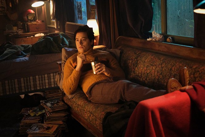 Riverdale - Chapter One Hundred Nineteen: Skip, Hop and Thump! - Photos - Cole Sprouse