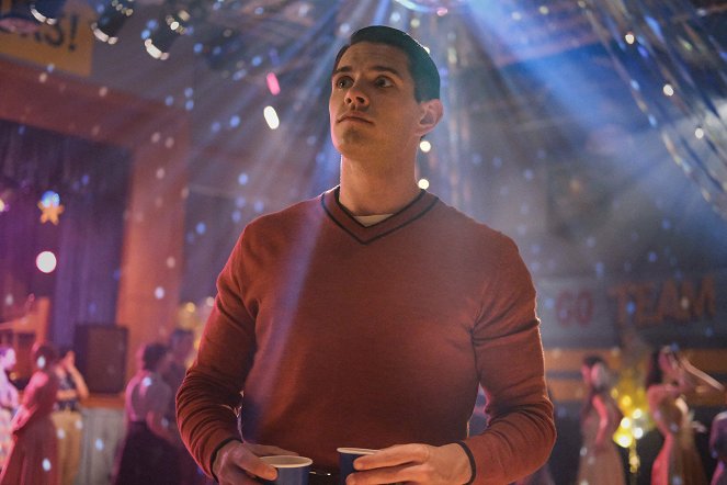Riverdale - Chapter One Hundred Nineteen: Skip, Hop and Thump! - Photos - Casey Cott