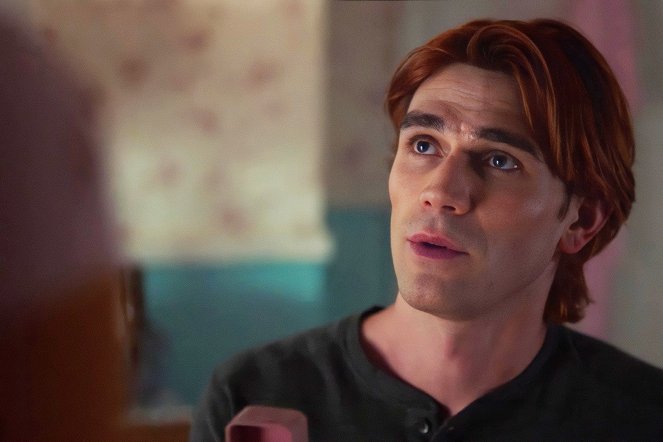 Riverdale - Season 6 - Chapter One Hundred and Seventeen: Night of the Comet - Photos - K.J. Apa