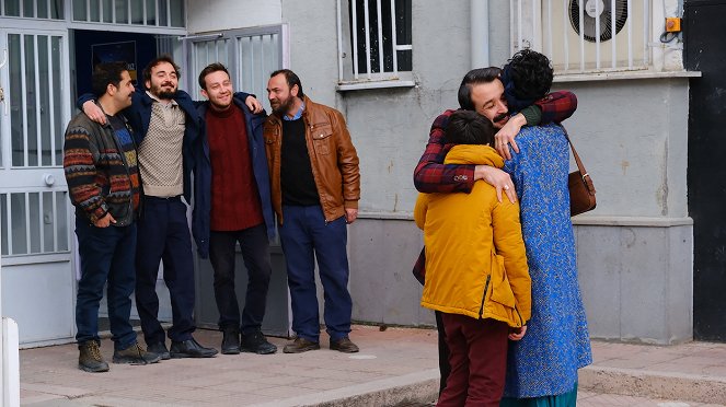 Gönül Dağı - Bizi Ayıran Çizgi - De la película