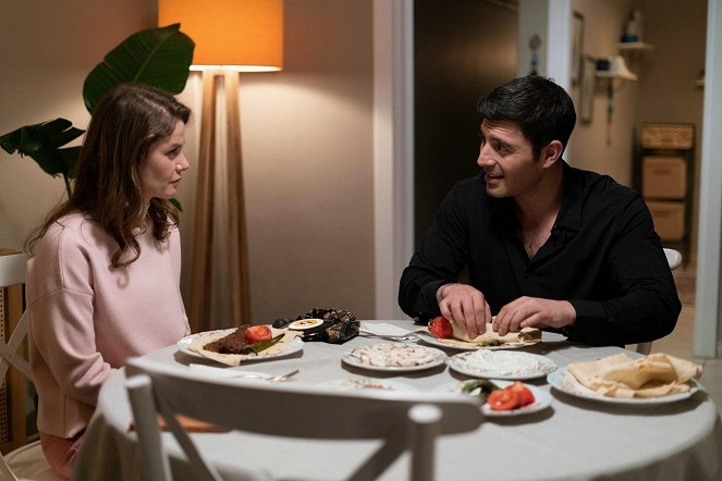 Girl in the Glass - Episode 28 - Photos - Burcu Biricik, Cihangir Ceyhan