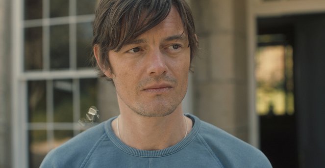 She Is Love - De la película - Sam Riley