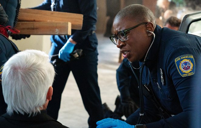 9-1-1 - Death and Taxes - Photos - Aisha Hinds