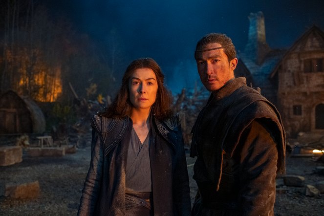 The Wheel of Time - Les Adieux - Film - Rosamund Pike, Daniel Henney