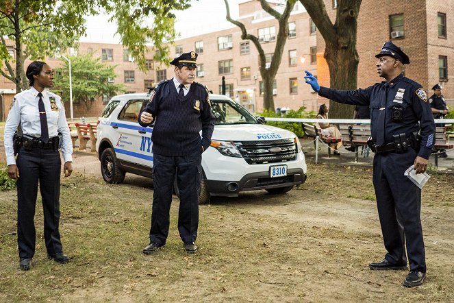 East New York - The Small Things - Van film