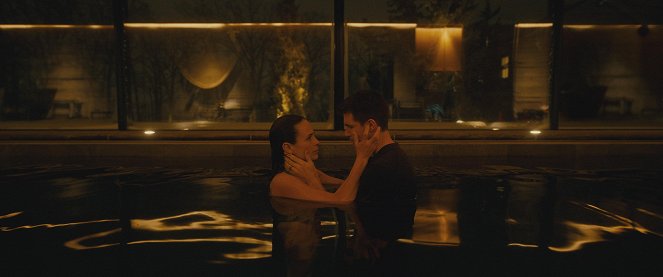 Simulant - Photos - Jordana Brewster, Robbie Amell