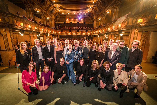 Iveta - Série 2 - Tapahtumista - Premiéra druhé řady seriálu Voyo Iveta - Patricie Pagáčová, Daniel Kadlec, Miloslav König, Karolína Vágnerová, Ondřej Gregor Brzobohatý, Michal Samir, Anna Fialová, Miroslav Hanuš, Oskar Hes, Ján Jackuliak, Eliška Křenková, Maja Hamplová, Matěj Chlupáček, Matěj Podzimek