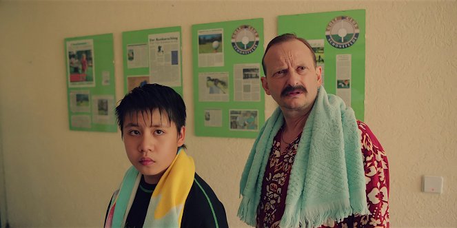 Doppelhaushälfte - Season 2 - Golfkrieg - Z filmu - Hoang Minh Ha, Milan Peschel