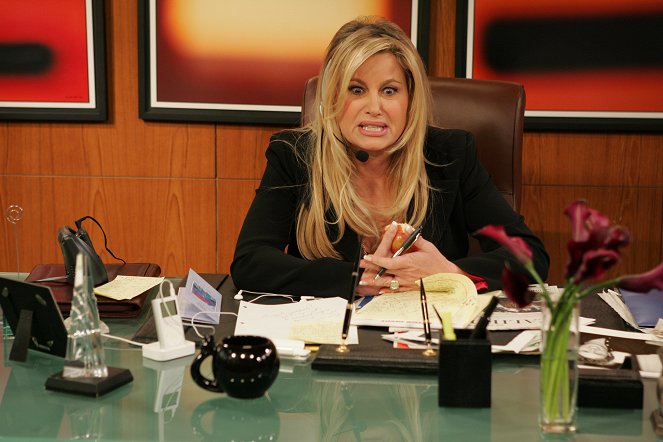Joey - Season 1 - Joey and the Moving In - Photos - Jennifer Coolidge
