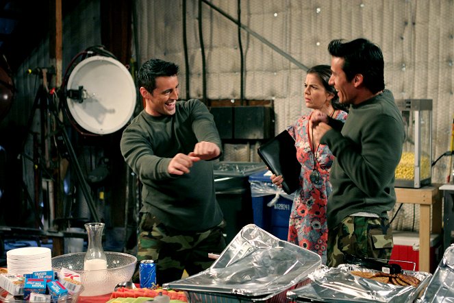 Joey - Season 2 - Joey and the Stuntman - Photos - Matt LeBlanc, Paula Cale, Dan Cortese