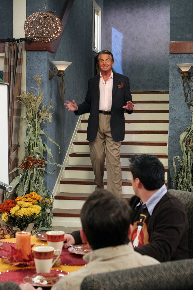 Joey - Season 2 - Joey and the Bachelor Thanksgiving - Photos - George Hamilton