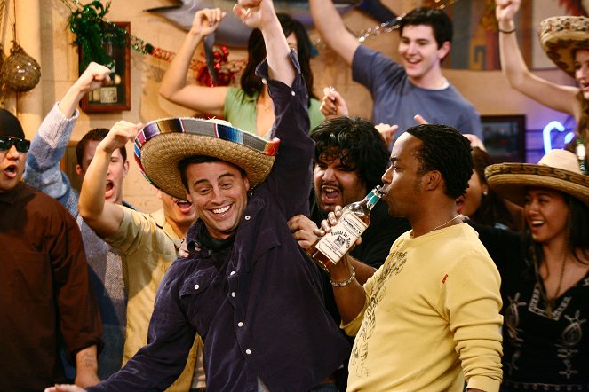 Joey - Season 2 - Joey and the Tijuana Trip - Van film - Matt LeBlanc, Miguel A. Núńez Jr.