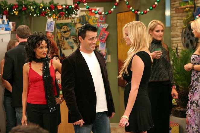 Joey - Season 2 - Joey and the Christmas Party - Photos - Mieko Hillman, Matt LeBlanc, Brande Roderick
